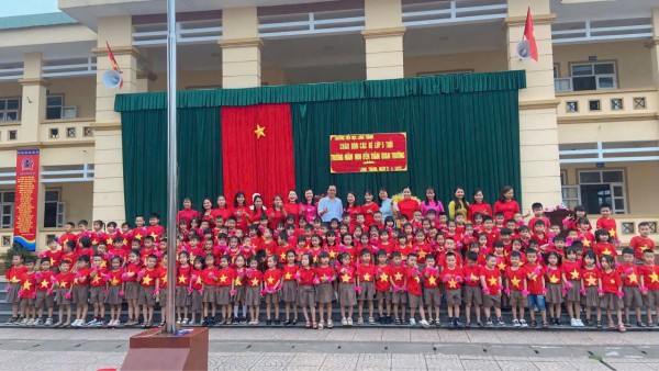 Hoạt động trẻ 5 tuổi tham quan trường tiểu học