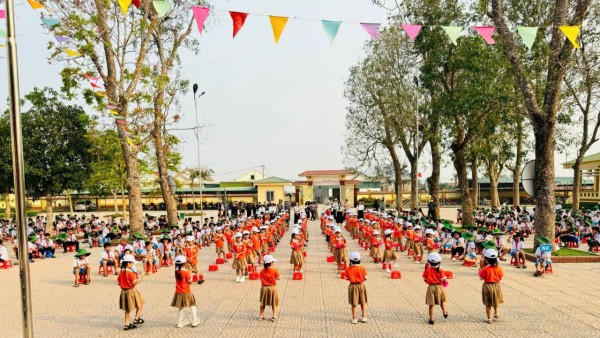 HOẠT ĐỘNG TRẺ 5 TUỔI THAM QUAN TRƯỜNG TIỂU HỌC